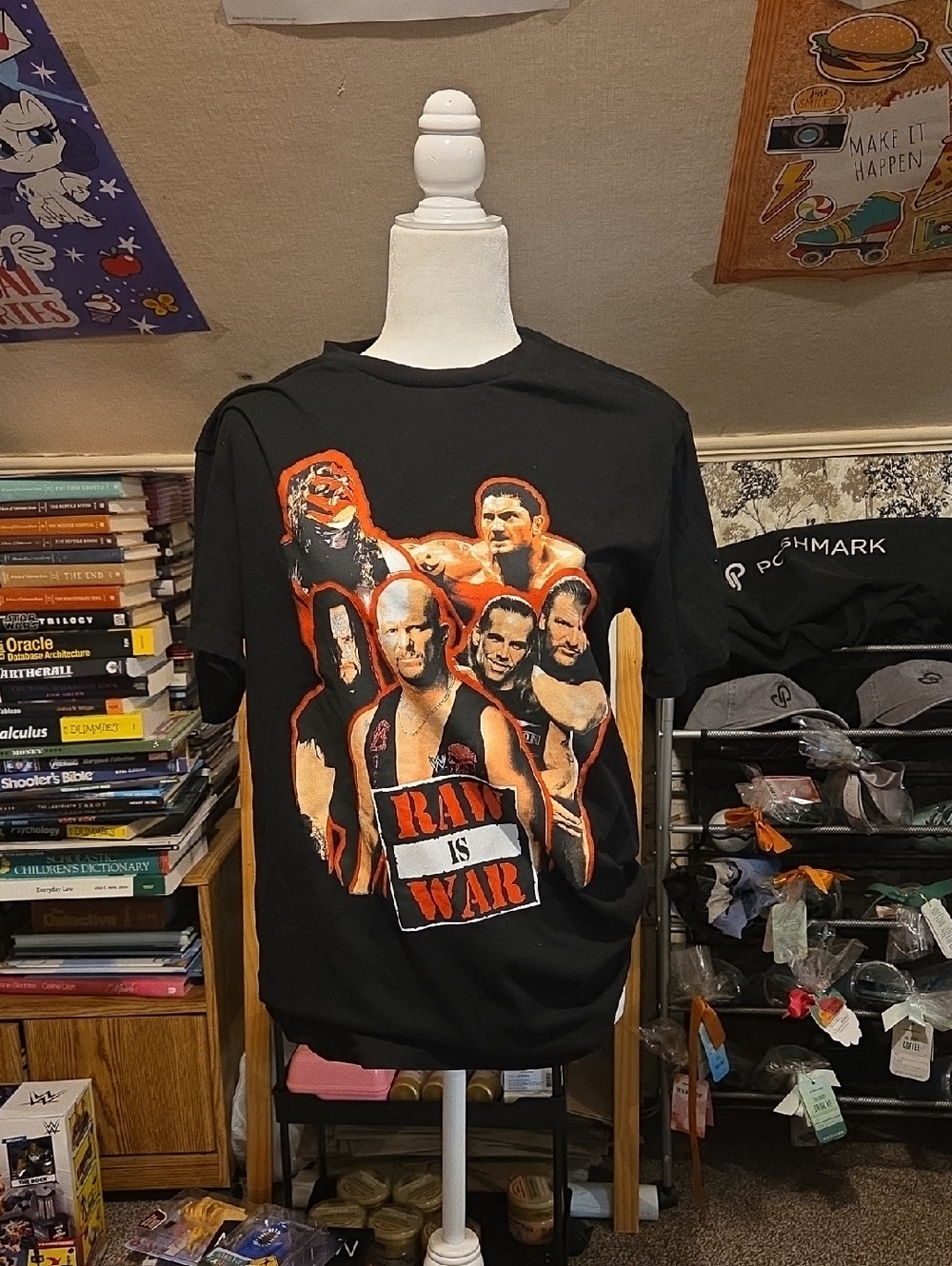 WWE Shirt RAW IS WAR Medium